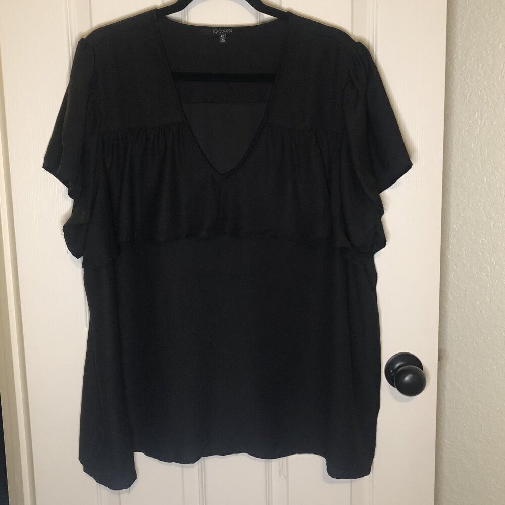 19 Cooper black flutter sleeve v neck blouse with ruffle front and back size 2X‎